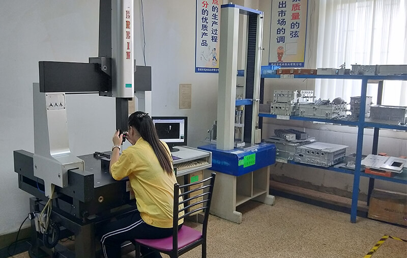 檢測中心：三次元，二次元，投影儀，鹽霧測試儀，探傷機，壓力測試，光譜分析儀，光澤計等21臺。