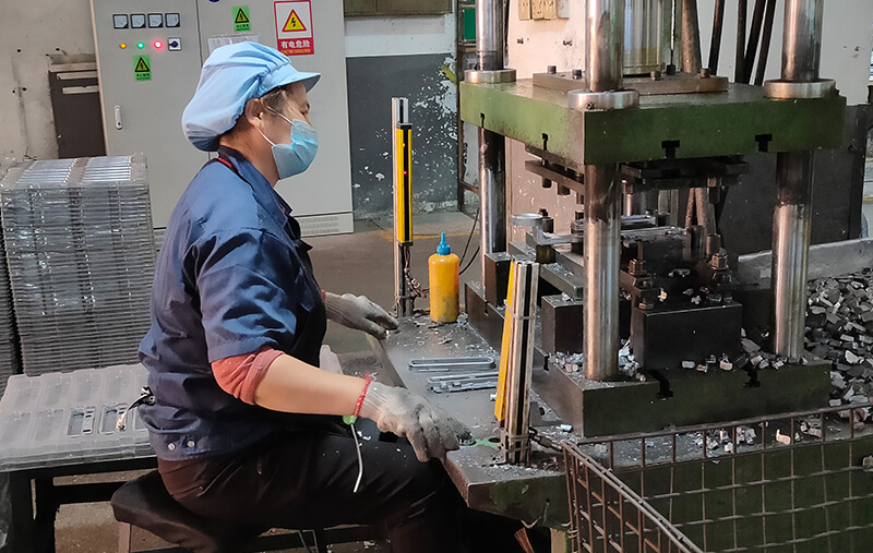 鑄件整平，切邊