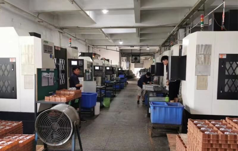 CNC課：CNC加工中心及5軸加工中心共236臺。