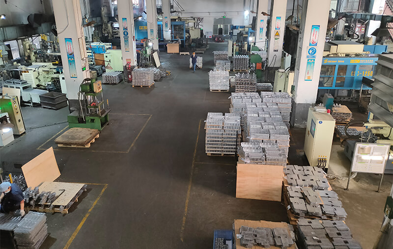 壓鑄課：噸位從280~4000T壓鑄機，共53臺。